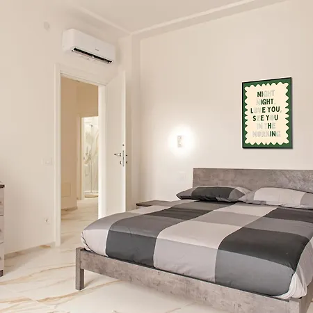 Seaside Loft - 3 Camere,2 Bagni A 300 Mt Dal Mare * Марина-ди-Масса