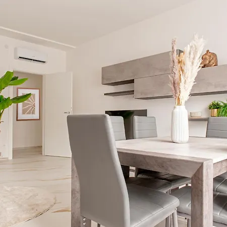 Seaside Loft - 3 Camere,2 Bagni A 300 Mt Dal Mare * Марина-ди-Масса